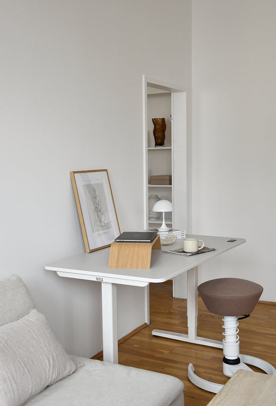 Minimalistisches Homeoffice mit weißem Desk Pro 2.