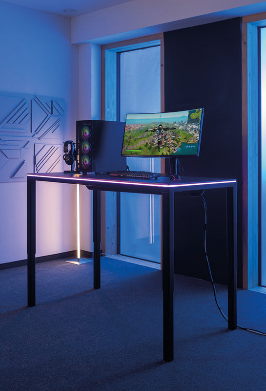 Desk Four von Yaasa mit farblicher LED-Beleuchtung. 