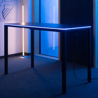 Yaasa Desk Four mit LED Light Kit.