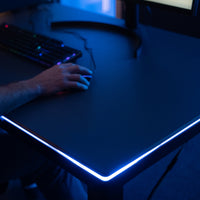 Mit dem LED Light Kit kann der Desk Four nach eigenen Belieben gestaltet werden.