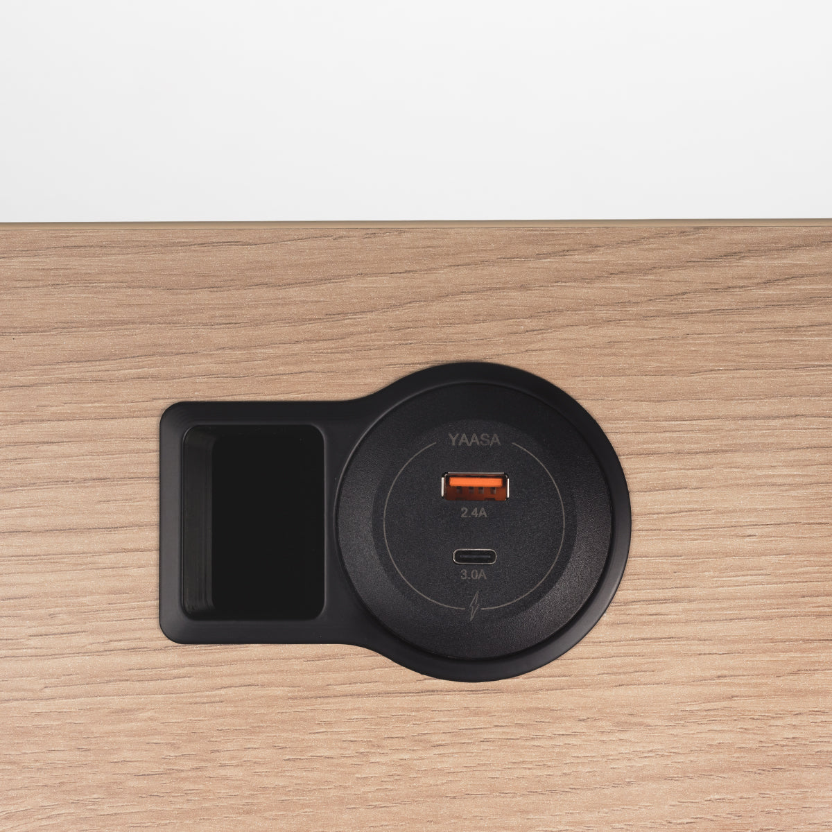 Power Management - Built-in Power Outlet USB