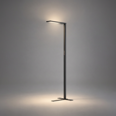 YAASA Lamp Expert Stehleuchte mit eingeschalteter Beleuchtung.