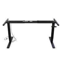 Das ausziehbare und höhenverstellbare Schreibtischgestell von Yaasa eignet sich für Tischplatten einer Breite von 120 bis 200 cm.