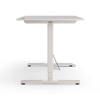 Desk Pro 2 139x75 mit weißem Tischgestell und hellgrauer Tischplatte.