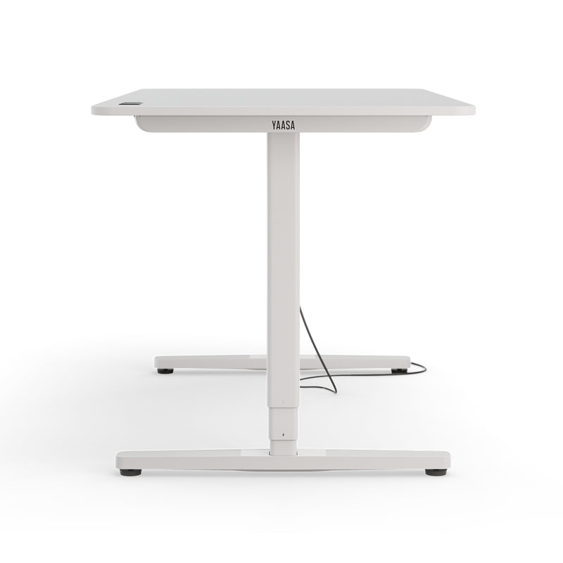 Desk Pro 2 mit weißem Tischgestell und Tischplatte in Offwhite.