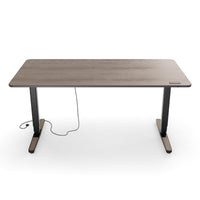 Desk Pro 2 in Eiche in der Größe 160 x 80 cm mit integriertem Handschalter zur Höhenverstellung.