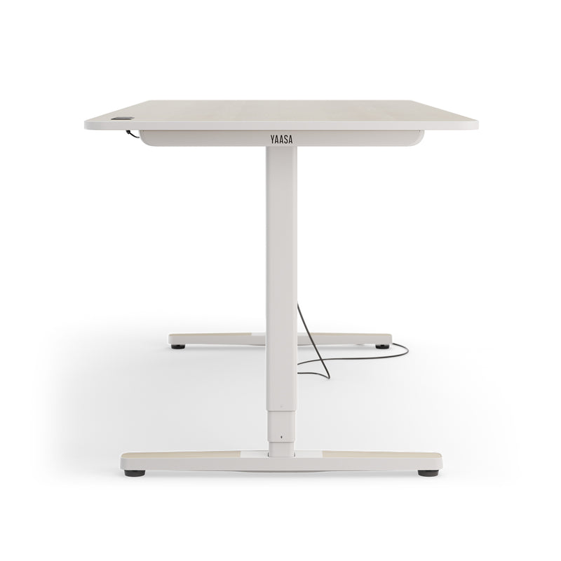 Desk Pro 2 in 180 x 80 cm mit weißem Tischgestell und Akazie Tischplatte.